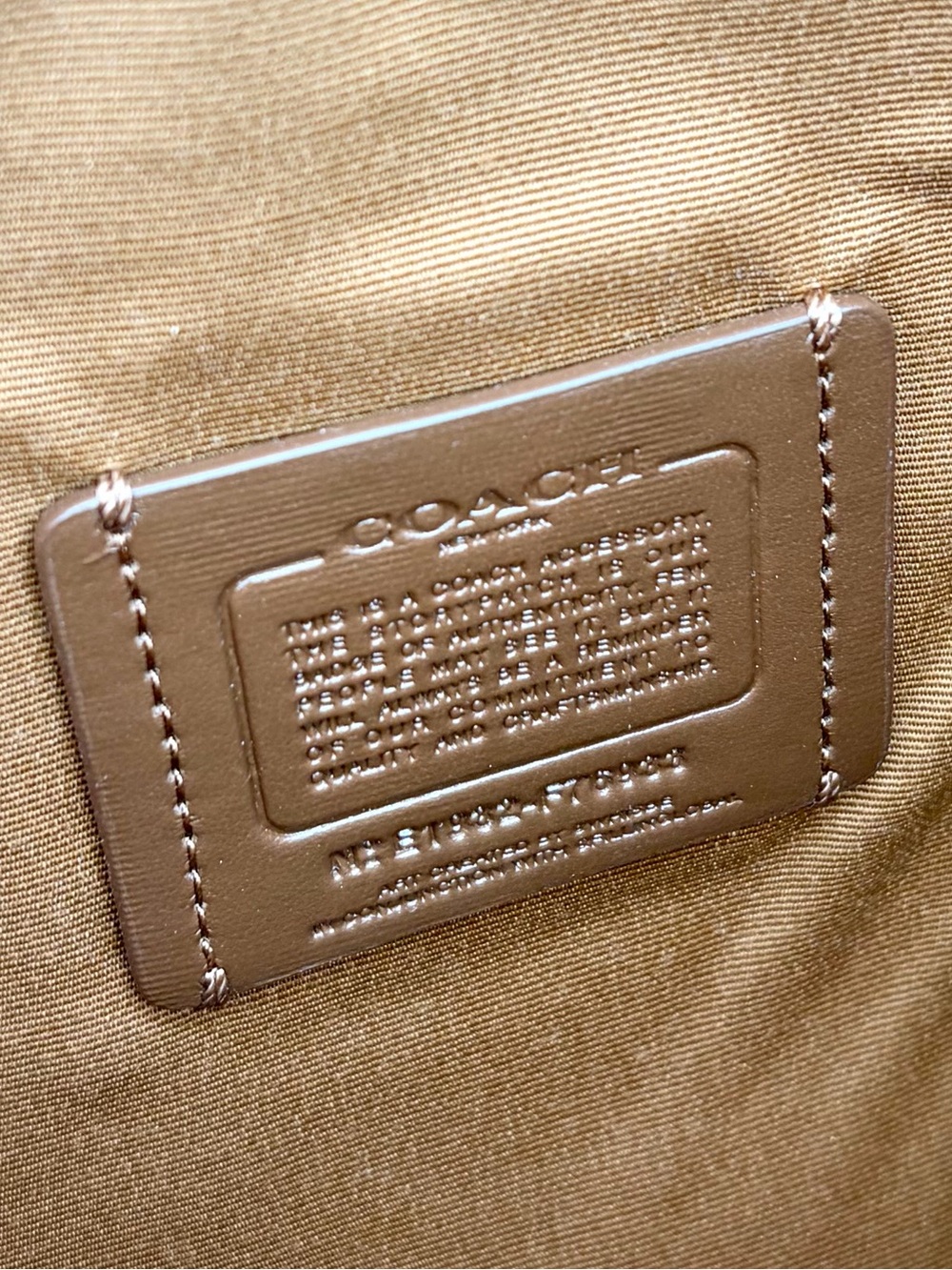 Coach Large Wristlet 30 With Vandal Gummy - Picture 6 of 11